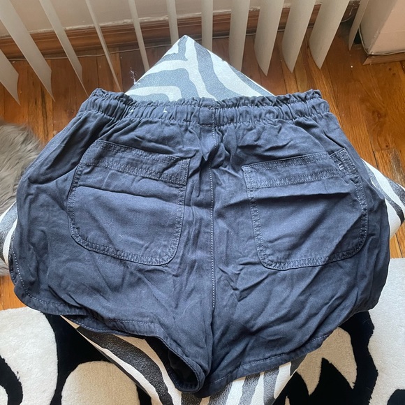 American Eagle vacay shorts in washed black color - Picture 3 of 3